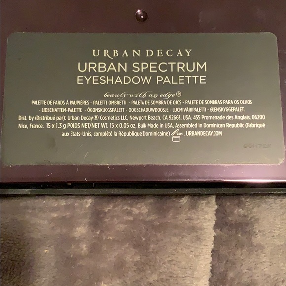 Urban Decay - Urban Spectrum eyeshadow palette - Picture 4 of 4